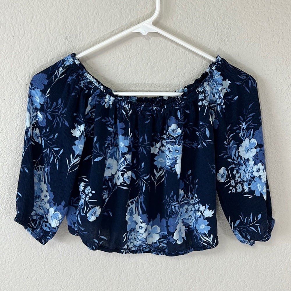 HOLLISTER Floral Cropped Blouse Size Small